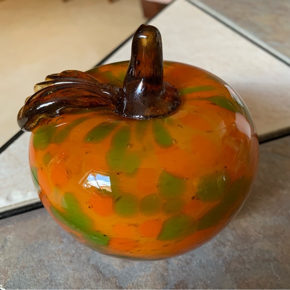 PIER 1 IMPORTS. NWT. Green/Orange Glass Apple. - Picture 2 of 4